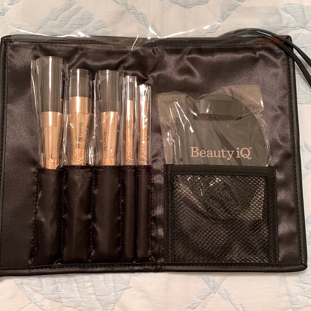 🖤New🖤6-Piece Essential Brush & Tool Collection